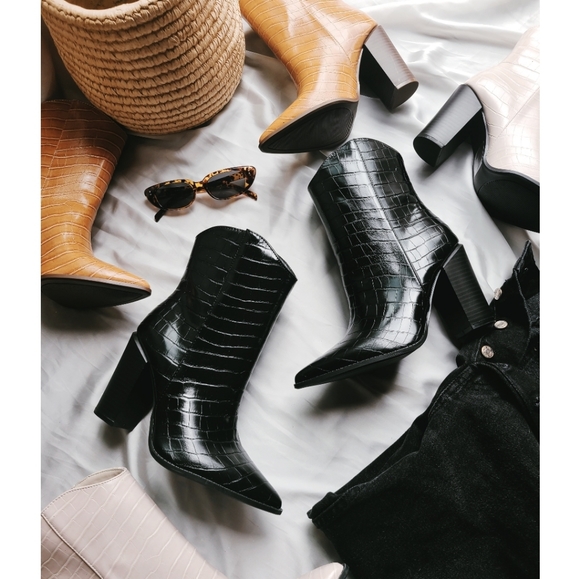Neutrally in Love// Black Croco bootie - Picture 1 of 1
